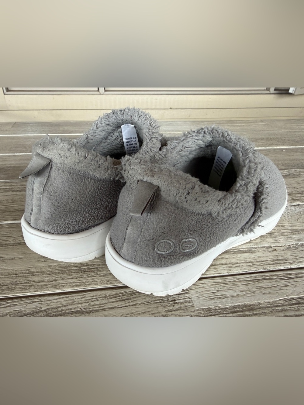 OOFOS OOcoozie Low Gray Sherpa Recovery Slip On Shoes Womens 9.5 Worn Twice - Picture 3 of 7